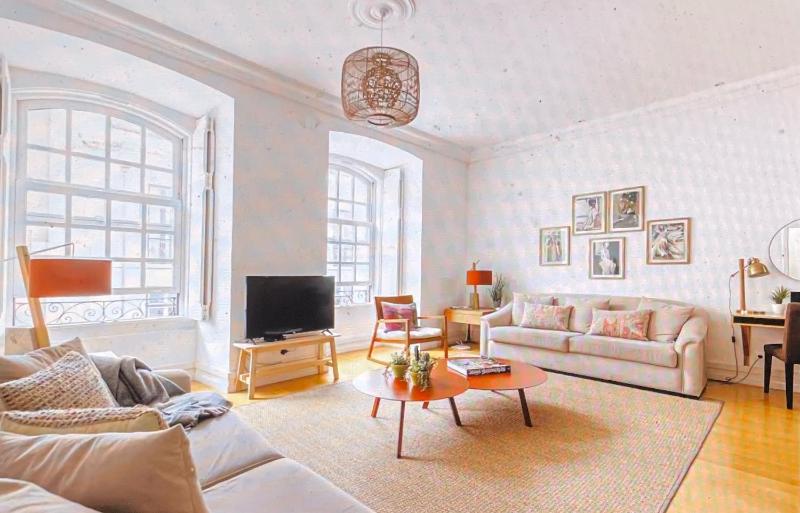 Spacious and Unique Apartment - image 15