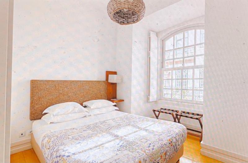 Spacious and Unique Apartment - image 14