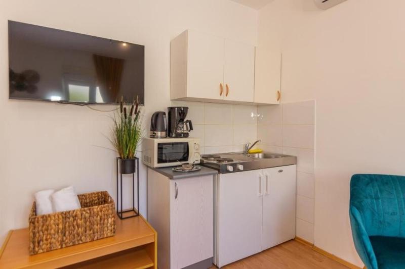 Apartments and rooms with parking space Split - 27910 - image 16