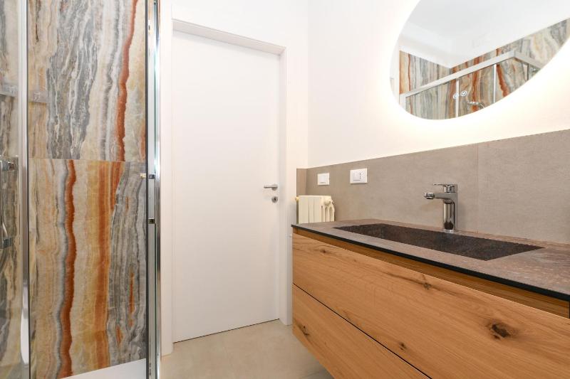 Hello Lake Apartment MGH - image 23