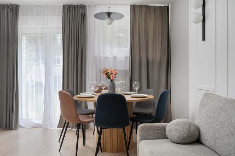 Family Apartment in the City Centre with 2 Bedrooms by Noclegi Renters - image 14