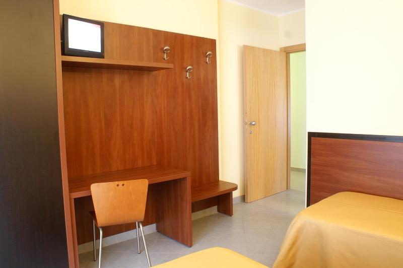 Deluxe Double or Twin Room with Balcony image 3
