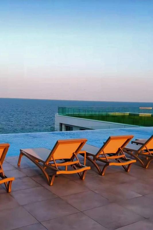Infinity Pool Beach & Spa Resort Premium Apartment - Private Parking - image 50