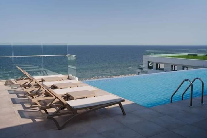Infinity Pool Beach & Spa Resort Premium Apartment - Private Parking - image 14