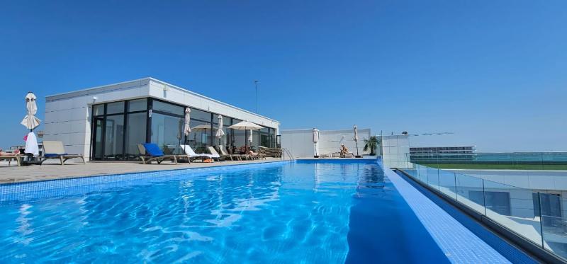Infinity Pool Beach & Spa Resort Premium Apartment - Private Parking - image 23