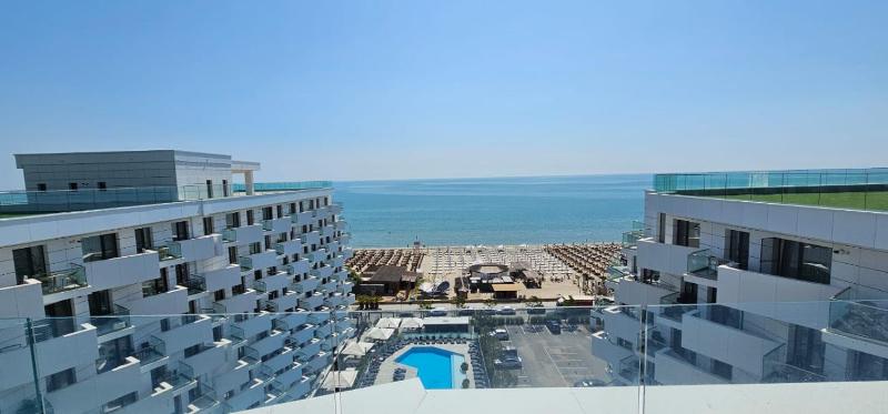 Infinity Pool Beach & Spa Resort Premium Apartment - Private Parking - image 36