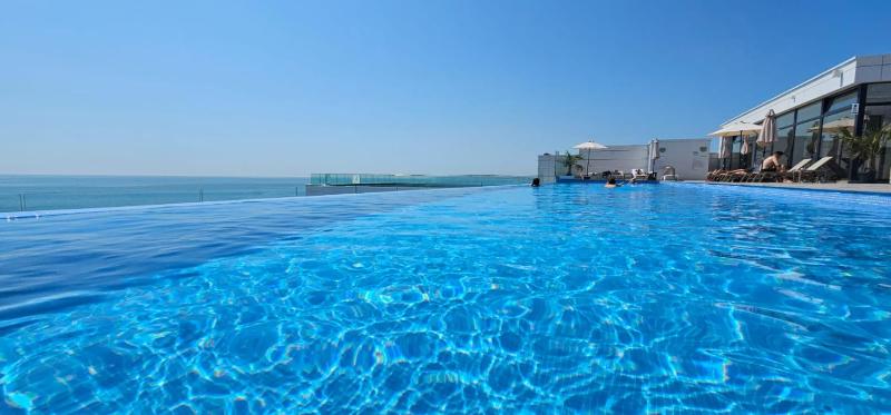 Infinity Pool Beach & Spa Resort Premium Apartment - Private Parking - image 30