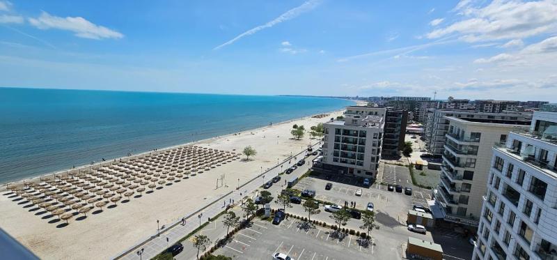Infinity Pool Beach & Spa Resort Premium Apartment - Private Parking - image 39