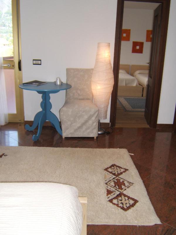Connecting Family Room image 2
