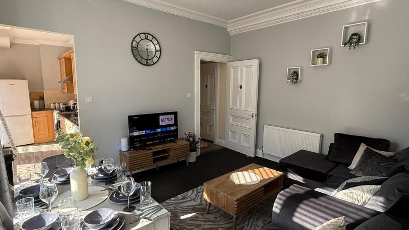 Heart of Portsmouth | Central 3-Bed Flat - image 7