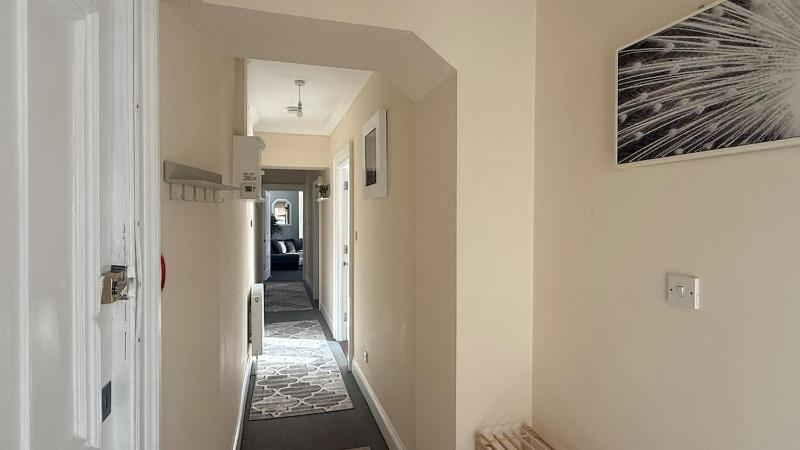 Heart of Portsmouth | Central 3-Bed Flat - image 27