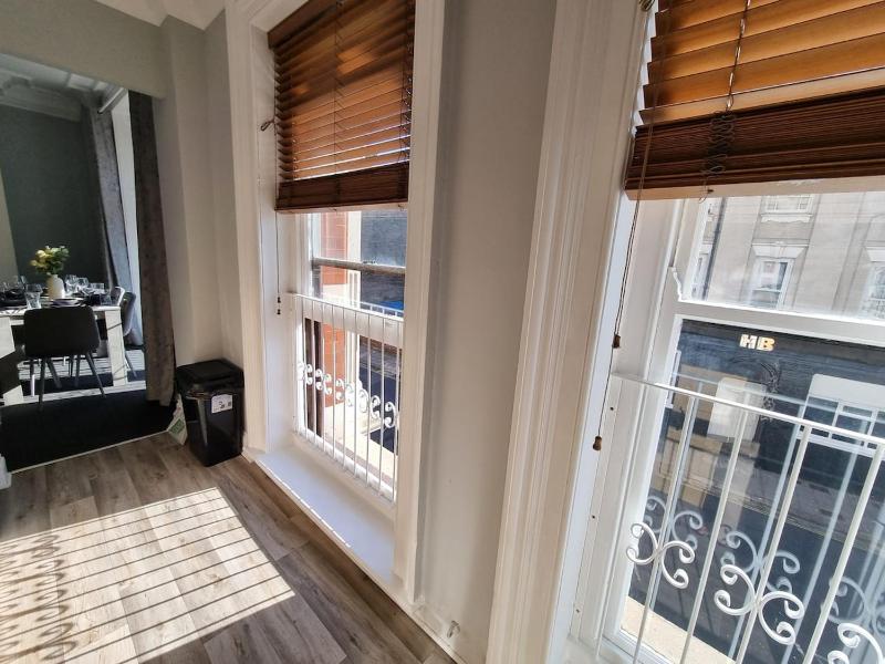Heart of Portsmouth | Central 3-Bed Flat - image 29