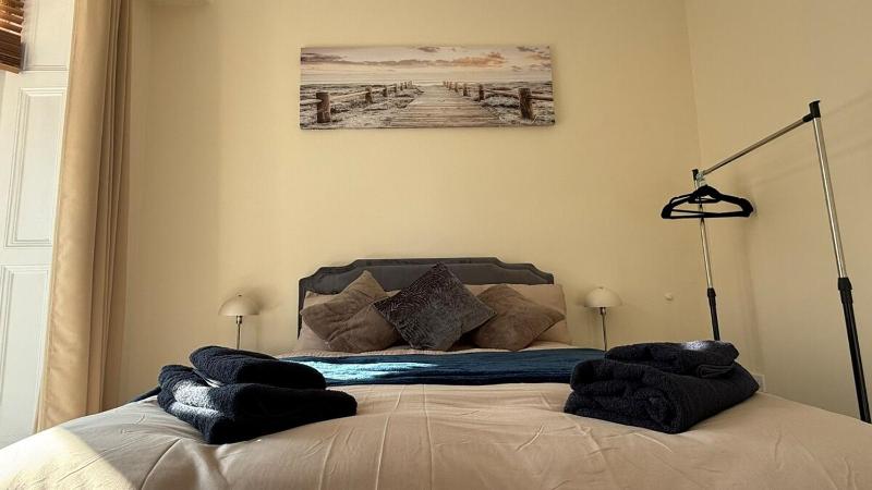 Heart of Portsmouth | Central 3-Bed Flat - image 4