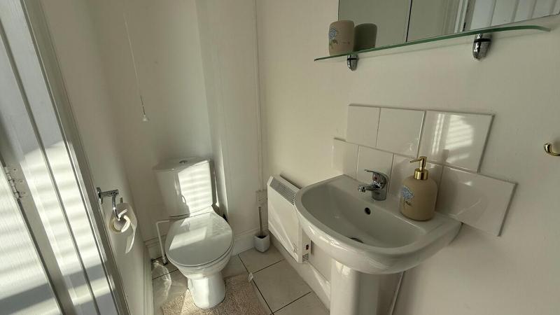 Heart of Portsmouth | Central 3-Bed Flat - image 24