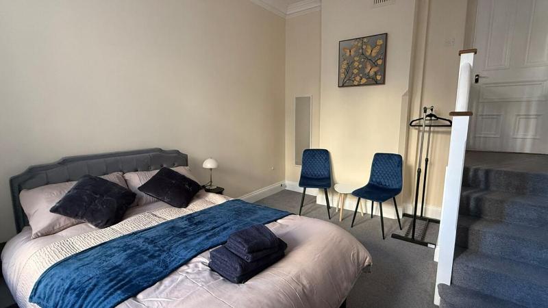Heart of Portsmouth | Central 3-Bed Flat - image 3