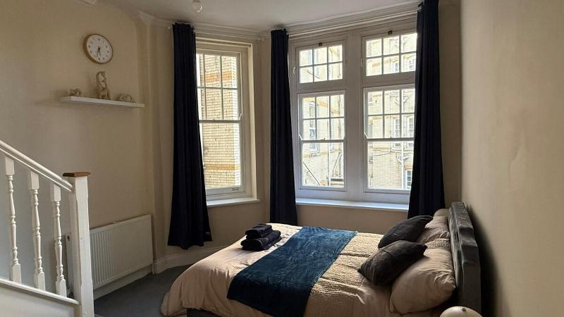 Heart of Portsmouth | Central 3-Bed Flat - image 10