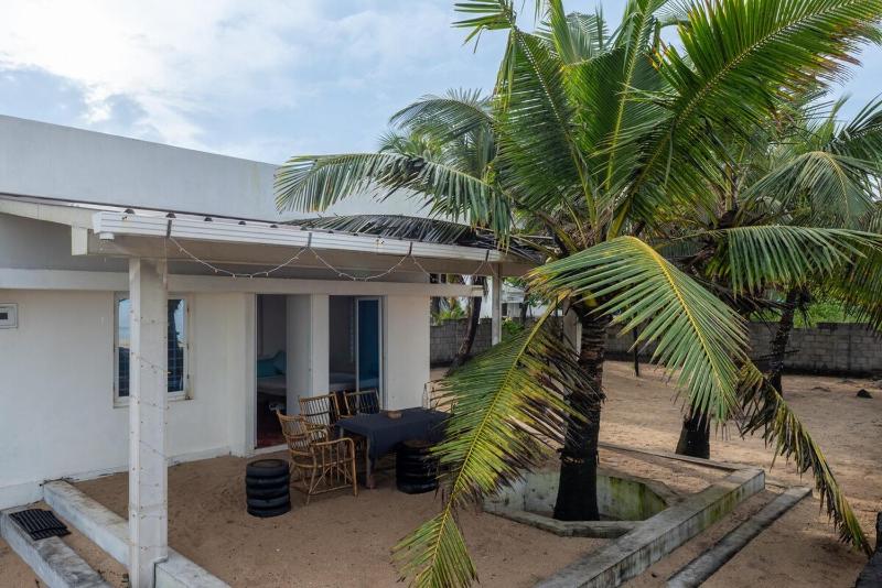 Beach House Pet-friendly beachfront 1bhk villa - image 35