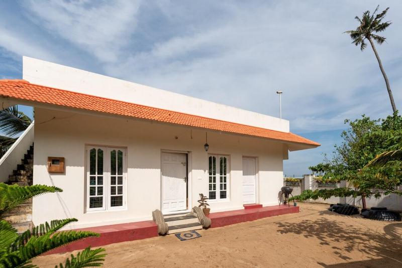 Beach House Pet-friendly beachfront 1bhk villa - image 27