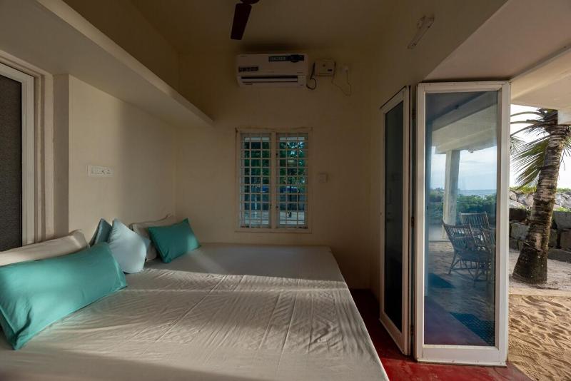 Beach House Pet-friendly beachfront 1bhk villa - image 37