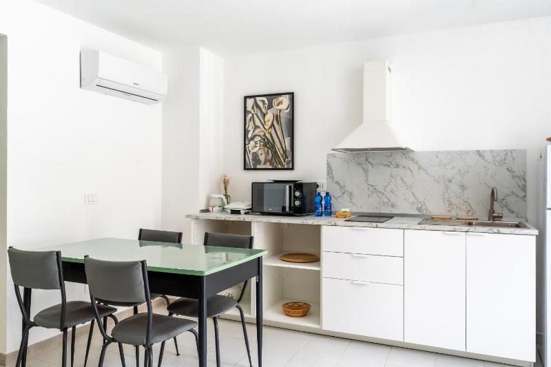 Dinologo Modern Flat by Wonderful Italy - image 1