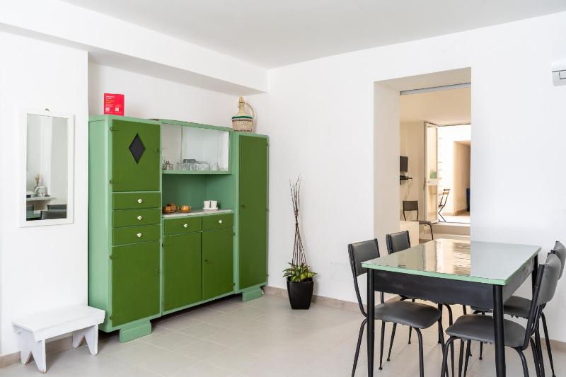 Dinologo Modern Flat by Wonderful Italy - image 13