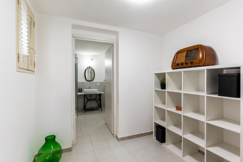 Dinologo Modern Flat by Wonderful Italy - image 11
