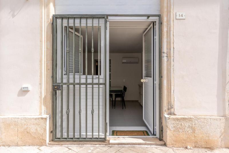 Dinologo Modern Flat by Wonderful Italy - image 7