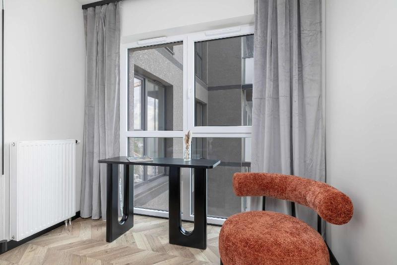 Nowoczesny Apartament z Miejscem do Pracy i Parkingiem Blisko Spodka by Noclegi Renters - image 18