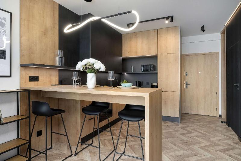 Nowoczesny Apartament z Miejscem do Pracy i Parkingiem Blisko Spodka by Noclegi Renters - image 6