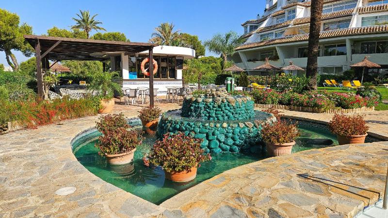 Miraflores sea and pool views - image 5