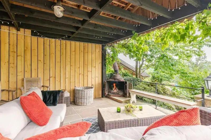 Dowgill 3-Bed Barn Sleeps7 HotTub&Parking - image 25