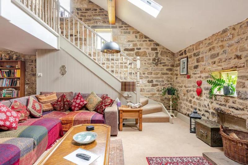 Dowgill 3-Bed Barn Sleeps7 HotTub&Parking - image 11