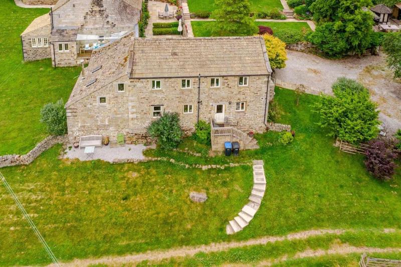 Dowgill 3-Bed Barn Sleeps7 HotTub&Parking - image 21