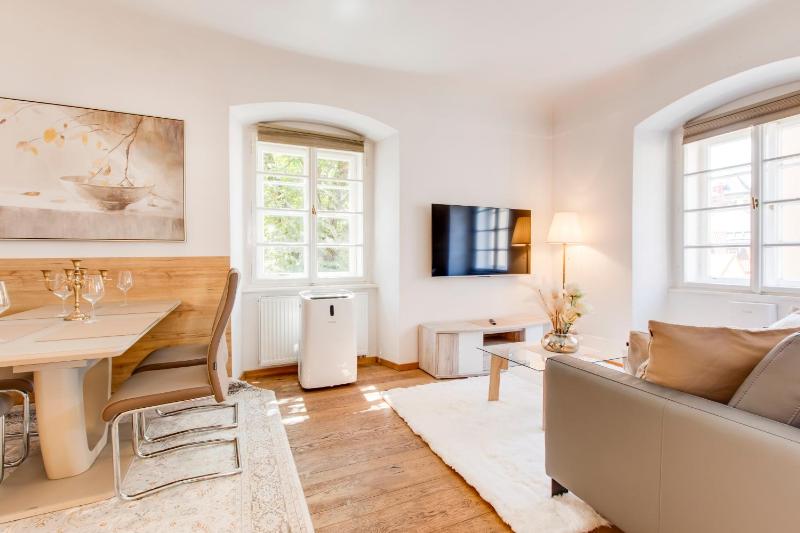 Charles Bridge Royal Apartment - image 9