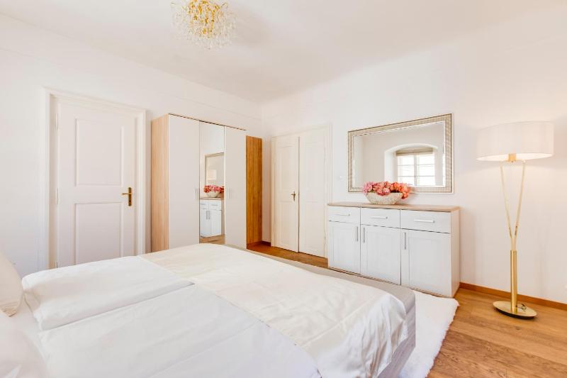 Charles Bridge Royal Apartment - image 15