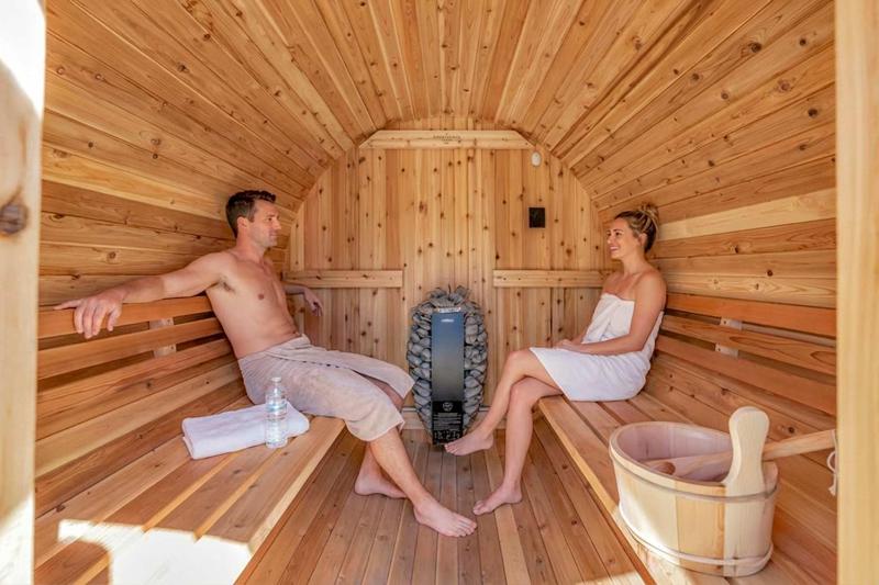 Miracle on 54th - Hot Tub Sauna and Pickleball - image 10