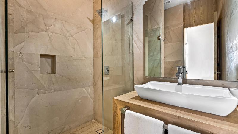 Panoramic Oceanview 4BR Penthouse with Private Hot Tub - image 6