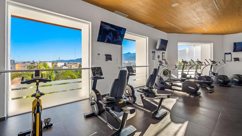 Panoramic Oceanview 4BR Penthouse with Private Hot Tub - image 14