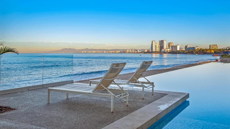 Panoramic Oceanview 4BR Penthouse with Private Hot Tub - image 15