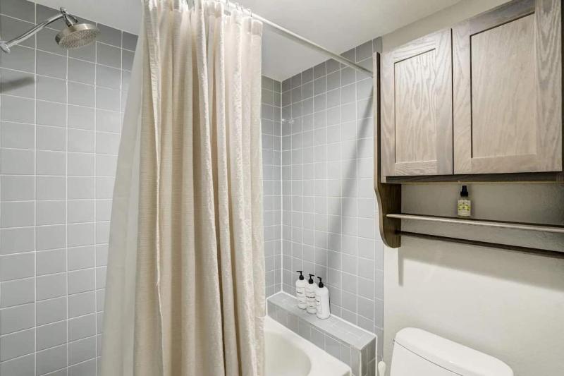 Broadmoor Retreat with Hot Tub and a Fire Pit - image 26