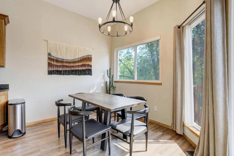 Broadmoor Retreat with Hot Tub and a Fire Pit - image 6