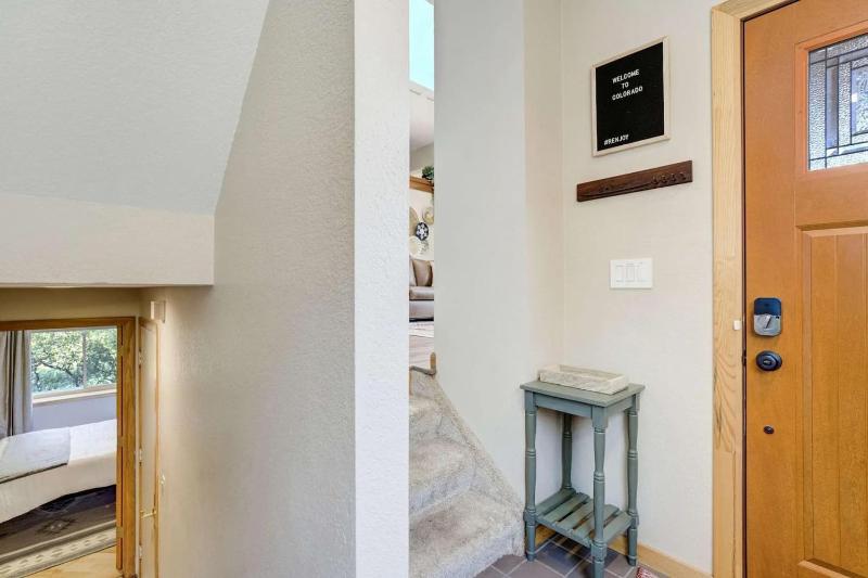 Broadmoor Retreat with Hot Tub and a Fire Pit - image 39