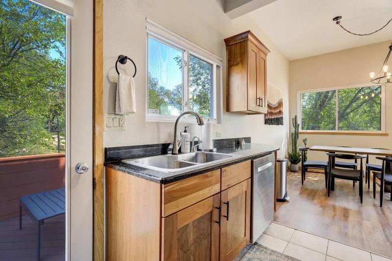 Broadmoor Retreat with Hot Tub and a Fire Pit - image 29