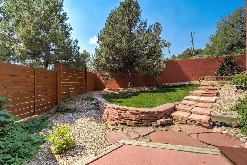 Broadmoor Retreat with Hot Tub and a Fire Pit - image 30