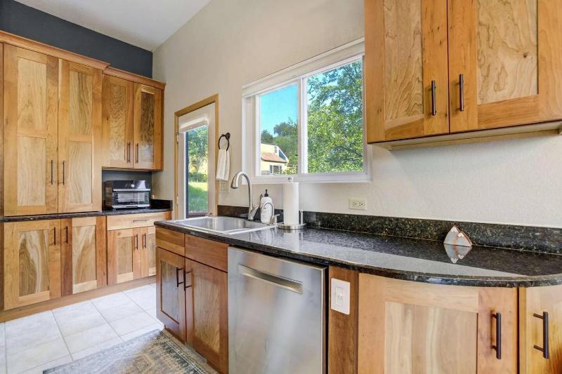 Broadmoor Retreat with Hot Tub and a Fire Pit - image 23