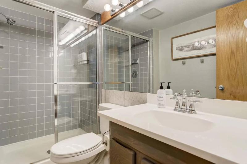 Broadmoor Retreat with Hot Tub and a Fire Pit - image 10