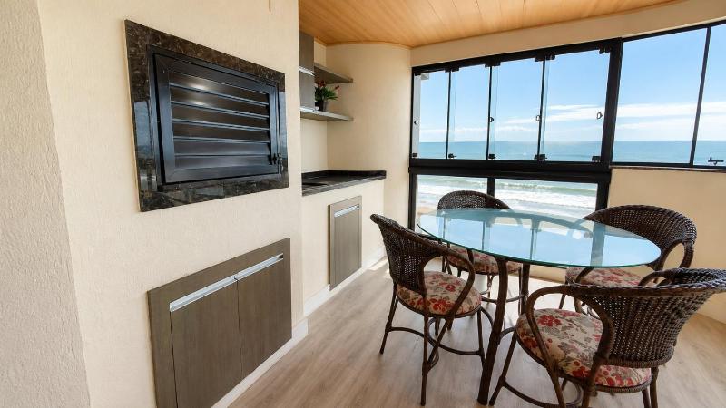 Beachfront Apartment in Meia Praia - image 9