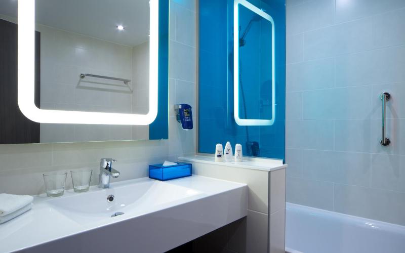 Standard Room image 4