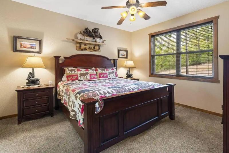 3 min to SDC! 8 Beds6 Bath Game Room NO STEPS - image 47