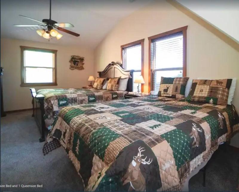 3 min to SDC! 8 Beds6 Bath Game Room NO STEPS - image 24